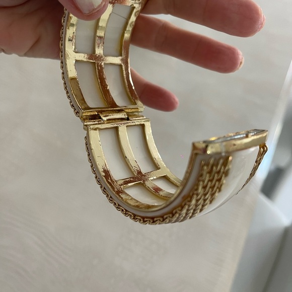 Very unique cuff bracelet one size fits all New no tags - Picture 2 of 5